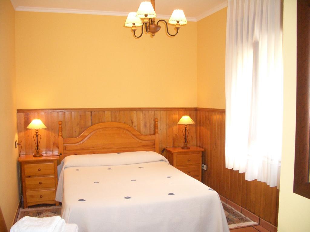 Apartments Aurora La Robellada de Onis Room photo